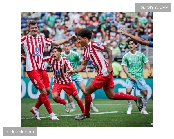 根特锋线火力全开,近期球队表现稳健引发媒体关注 根特锋线火力全开,近期球队表现稳健引发媒体关注