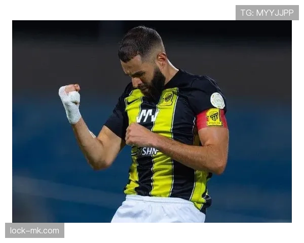 本泽马战术角色与终结效率解析：数据为何不亮眼