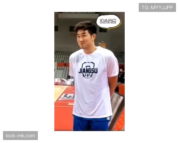 李小鹏家里那张餐桌，平民想象力直接崩塌